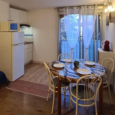 Large For 4 People, Free Private Parking Apartment